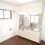 ※室内写真は別号室の写真となります(キッチン)