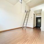 写真は内装済み別号室