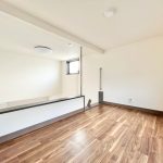 写真は内装済み別号室