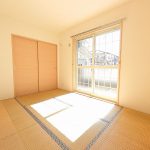 写真は内装済み別号室になります