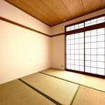 写真は内装済み別号室になります。