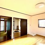 写真は内装済み別号室になります。